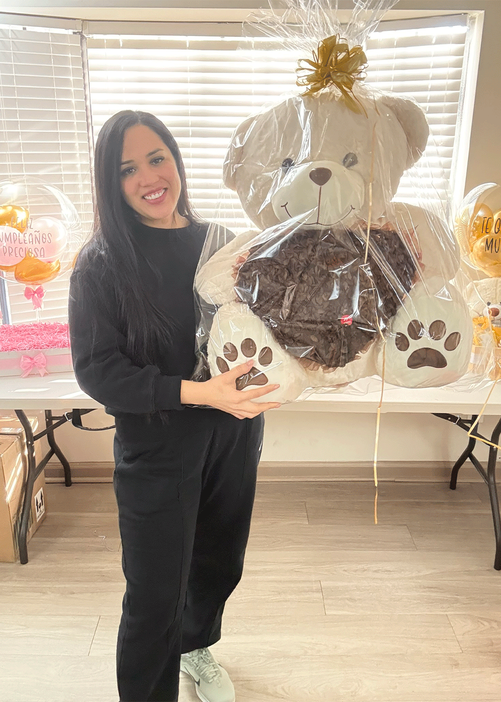 “Giant Chocolate Teddy Deluxe (32”)”