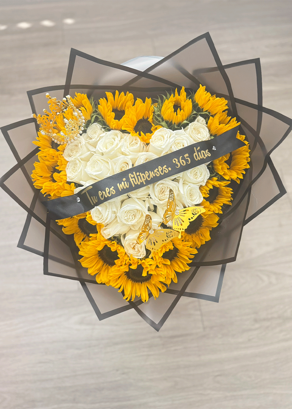Sunflower Heart Arrangement – White & Yellow Bloom”